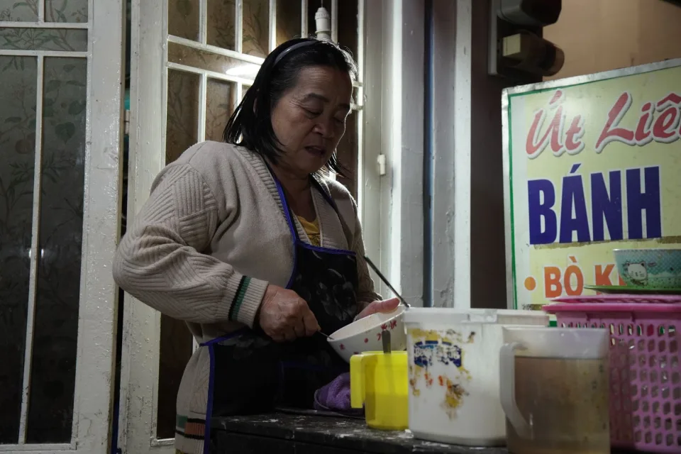 Kệ nguyên liệu và gia vị